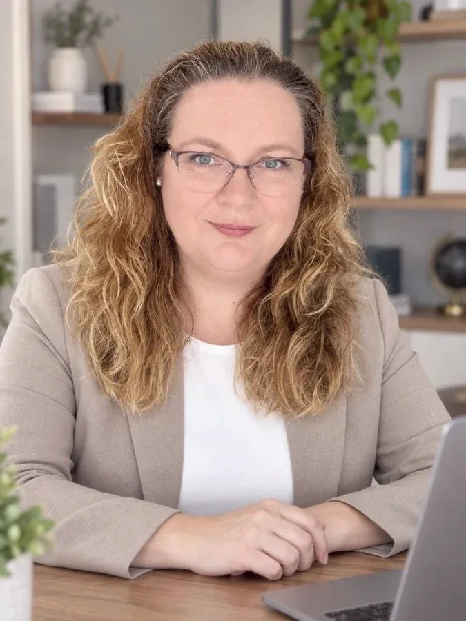 Britta Lähn, deine Ansprechpartnerin für Social Media und Webdesign in Lehrte Britta Lähn, deine Ansprechpartnerin für Social Media und Webdesign in Lehrte
